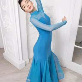 Голубое платье для стандарта 1023 довга з прозорою сіткою в русі під час танцю
