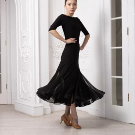 Чорна блуза 694 та стандартна спідниця 1021 для бальних танців – вигляд у русі