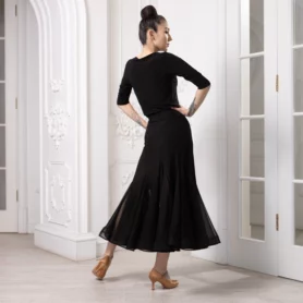 Чорна блуза 694 та стандартна спідниця 1021 для бальних танців – вигляд зі спини на моделі