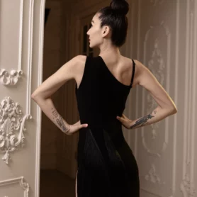 Черное платье для латыни 699 з асиметричною спинкою та бахромою, детальний вигляд