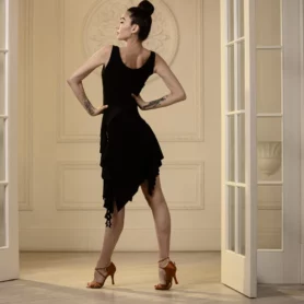 Черное платье для латыни 981 с асимметричной юбкой и воланами, вид сзади