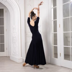 Чорна довга сукня для стандарту 989 з коротким рукавом, вид ззаду, відкрита спина