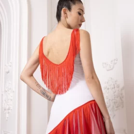 Деталь сукні для стандарту 698 з бахромою на спині та асиметричним кроєм